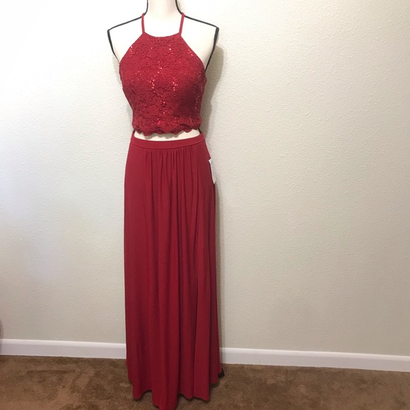 Morgan & Co. Two-Piece Scarlet Lace Evening dress - Picture 3 of 8